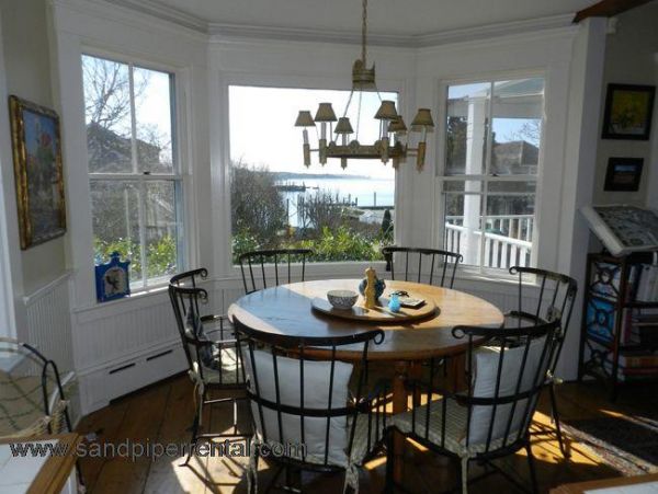 Cape Cod Home 995419
