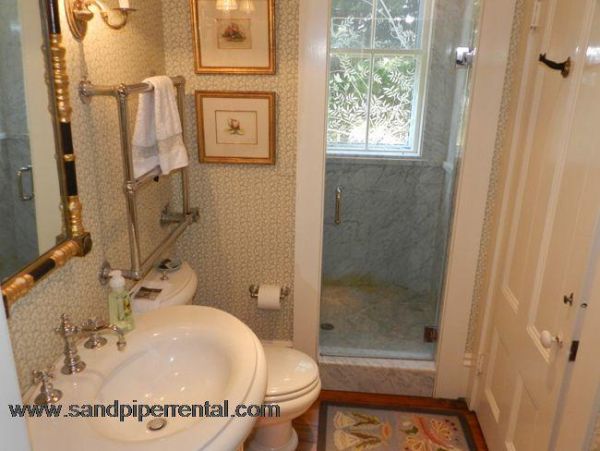 Cape Cod Home 995419