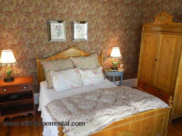 Cape Cod Home 995419