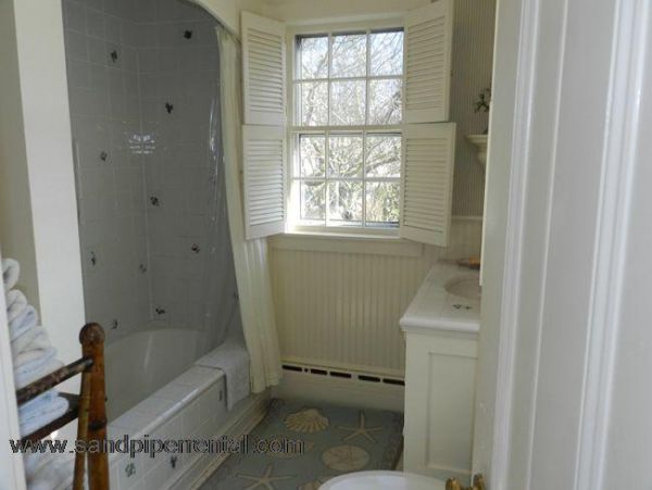 Cape Cod Home 995419