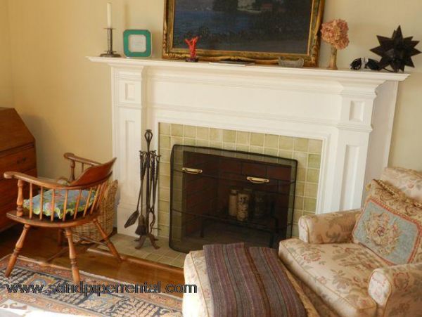 Cape Cod Home 995419