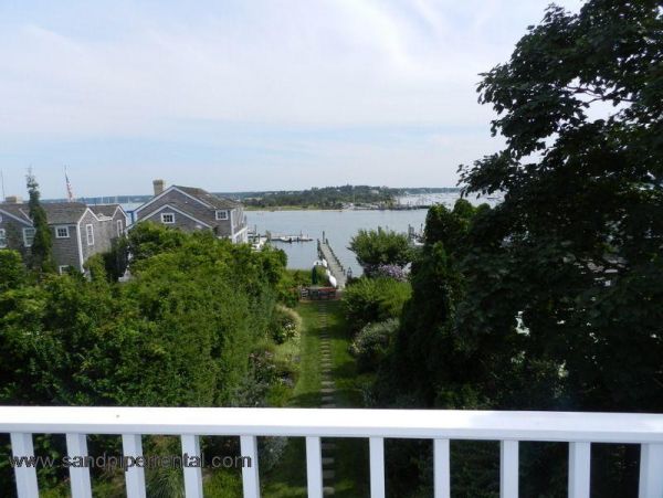 Cape Cod Home 995419