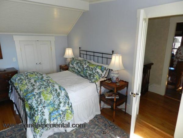 Cape Cod Home 995419