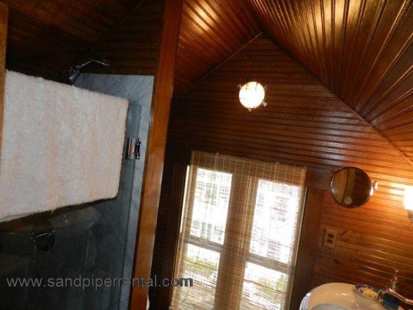 Cape Cod Home 995419