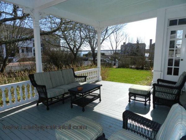 Cape Cod Home 995419