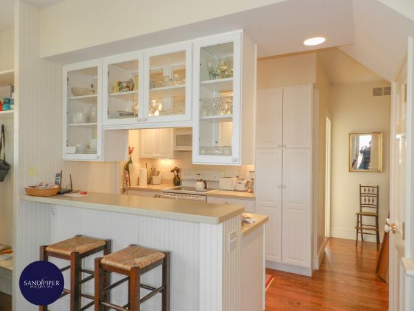 Cape Cod Home 995420