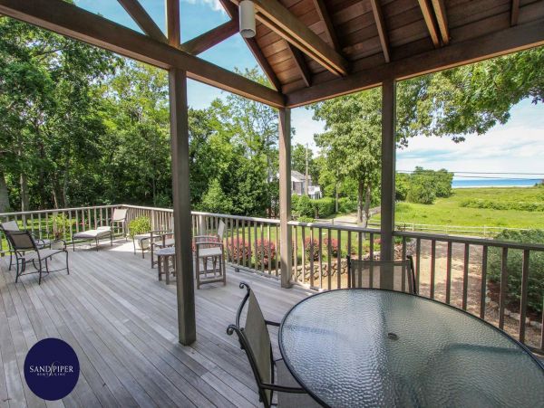 Cape Cod Home 995420