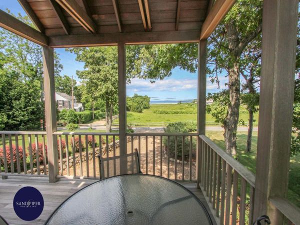 Cape Cod Home 995420