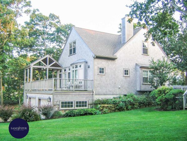 Cape Cod Home 995420