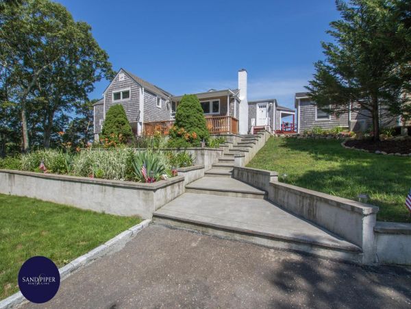 Cape Cod Home 995421