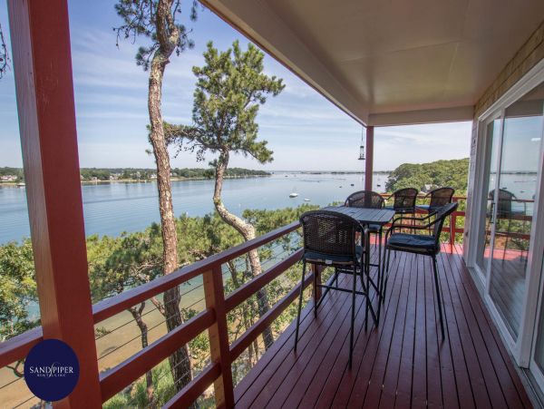Cape Cod Home 995421