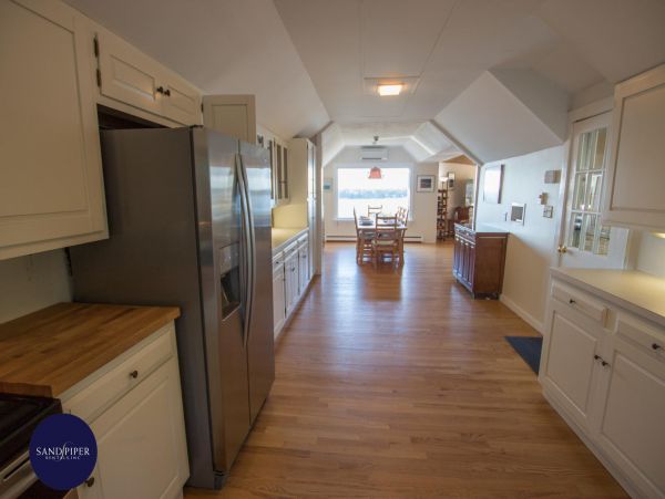 Cape Cod Home 995421