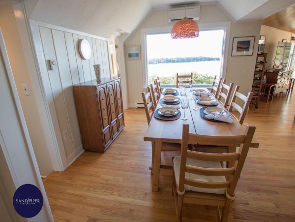 Cape Cod Home 995421