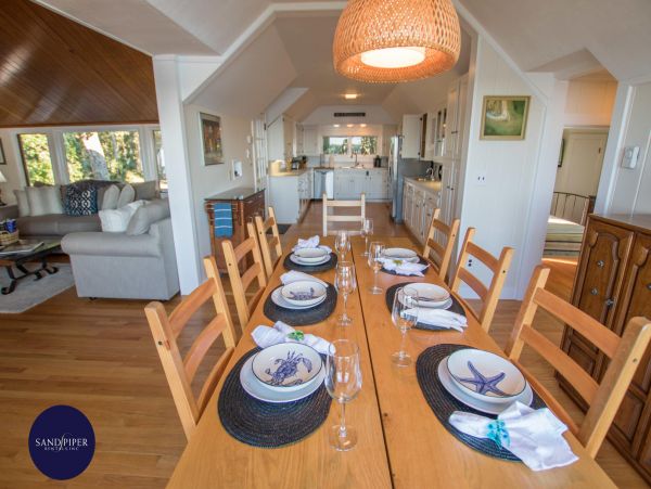 Cape Cod Home 995421