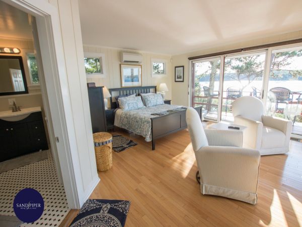 Cape Cod Home 995421