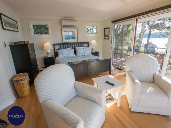 Cape Cod Home 995421