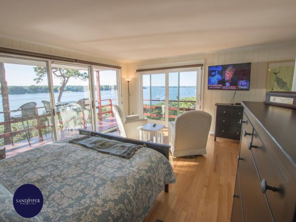 Cape Cod Home 995421