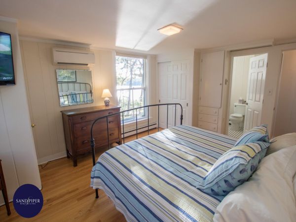 Cape Cod Home 995421