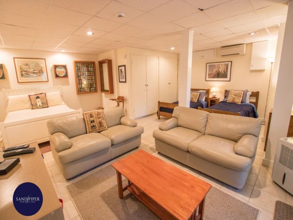 Cape Cod Home 995421
