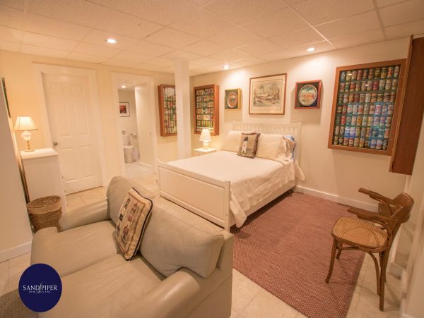 Cape Cod Home 995421