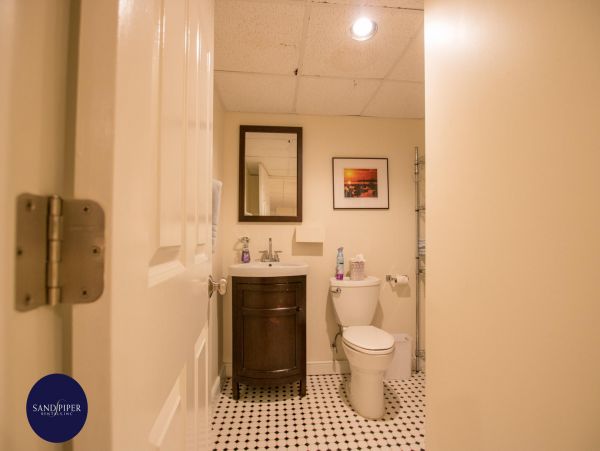 Cape Cod Home 995421