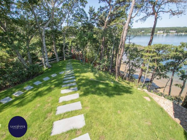 Cape Cod Home 995421