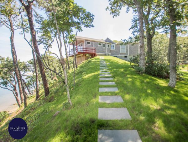 Cape Cod Home 995421