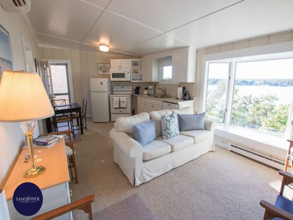 Cape Cod Home 995421