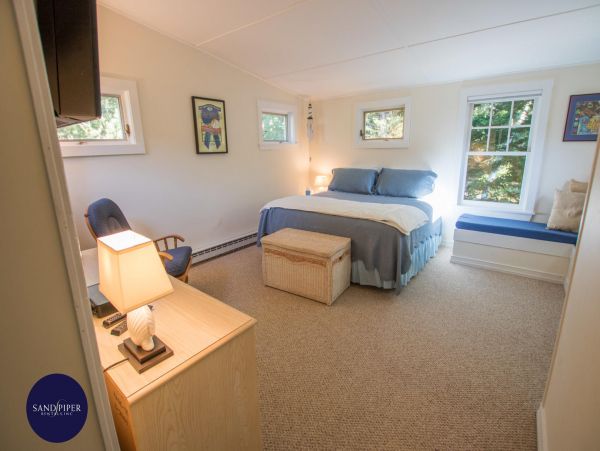 Cape Cod Home 995421