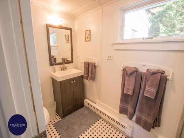 Cape Cod Home 995421