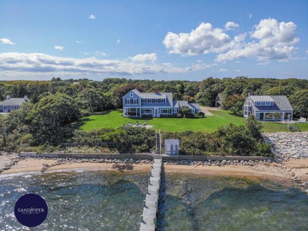 Cape Cod Home 995422