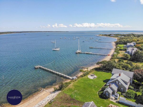Cape Cod Home 995422