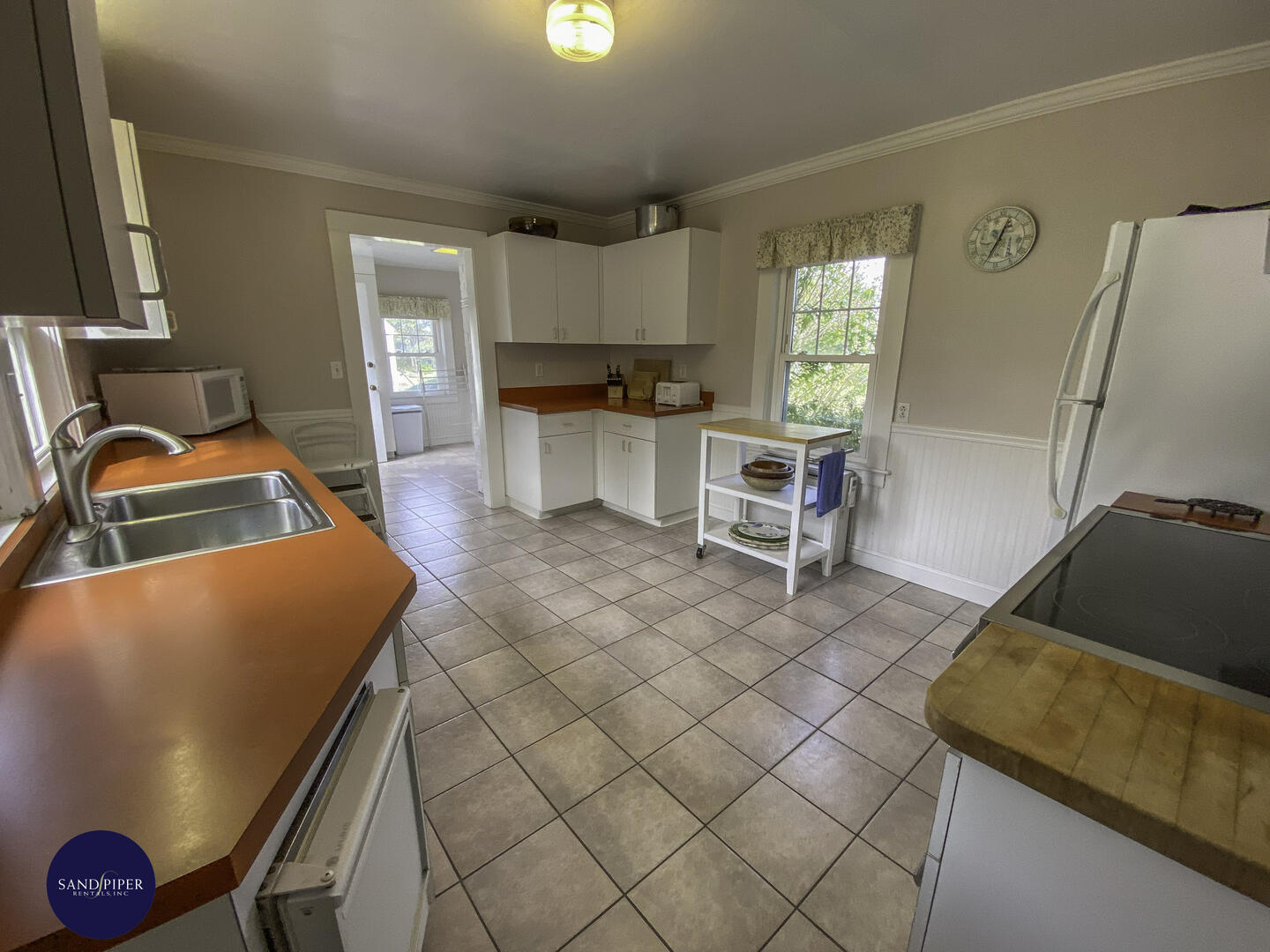 Cape Cod Home 995422