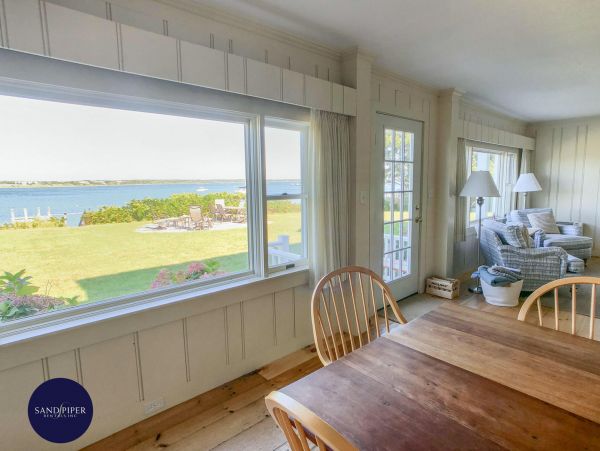 Cape Cod Home 995422
