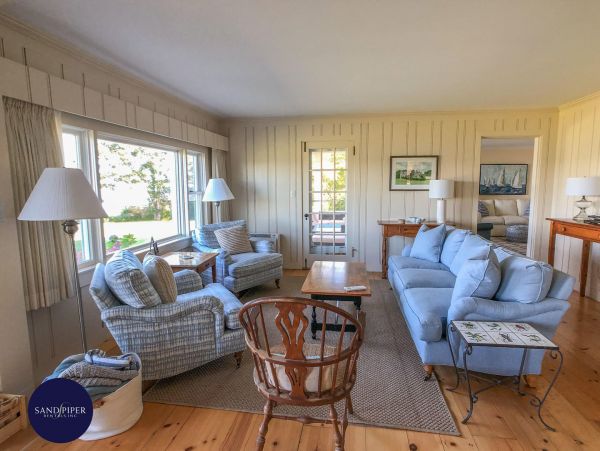 Cape Cod Home 995422