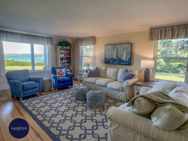 Cape Cod Home 995422