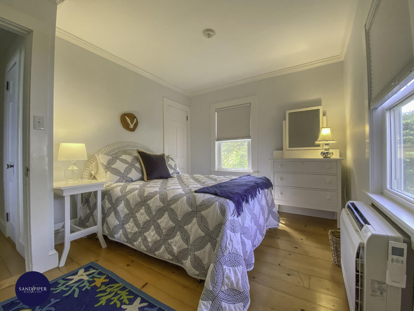 Cape Cod Home 995422