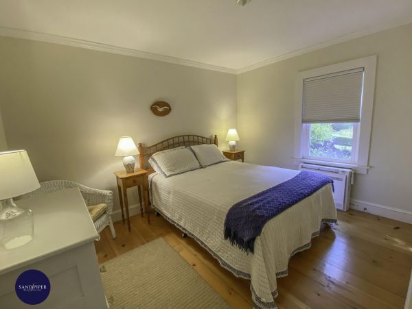 Cape Cod Home 995422