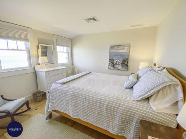 Cape Cod Home 995422