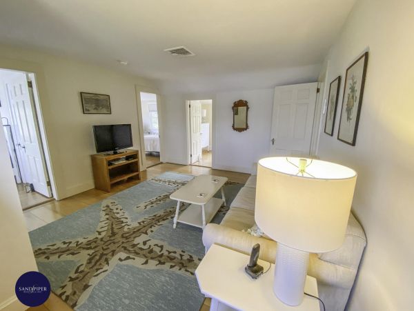 Cape Cod Home 995422