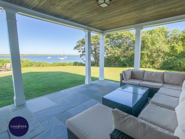 Cape Cod Home 995422
