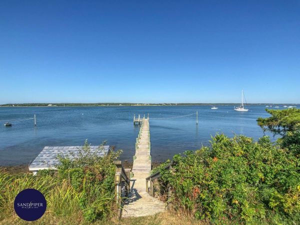 Cape Cod Home 995422