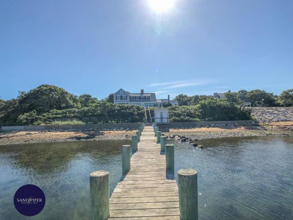Cape Cod Home 995422