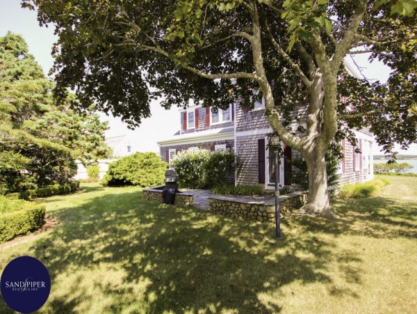 Cape Cod Home 995422