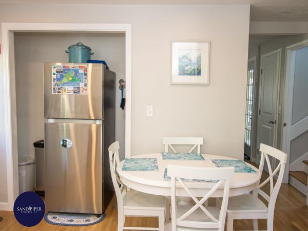 Cape Cod Home 995423