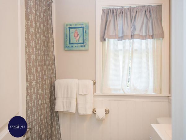 Cape Cod Home 995423