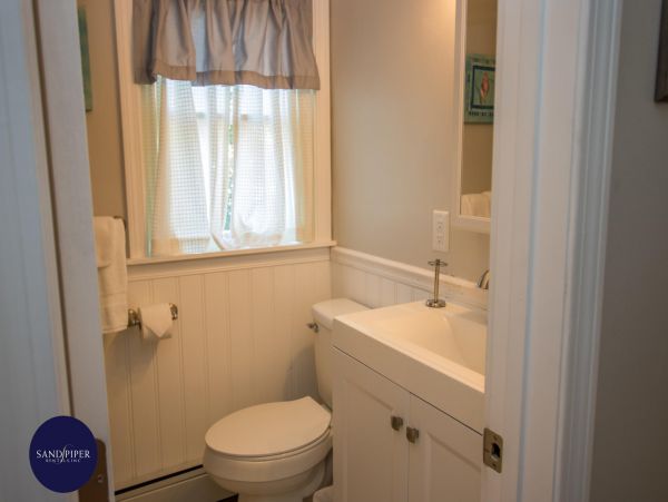 Cape Cod Home 995423