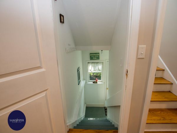 Cape Cod Home 995423