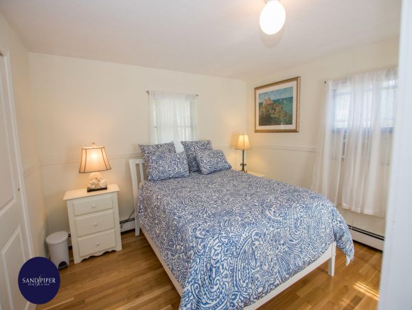 Cape Cod Home 995423