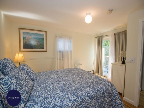 Cape Cod Home 995423